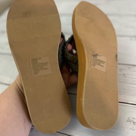 natural Reflections flip-flops Size 6 - Picture 3 of 5